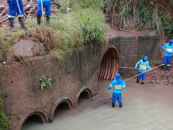 Entulho e lixo retirado dos bueiros da Serra no mês de novembro/2019 por Divulgação / Prefeitura da Serra