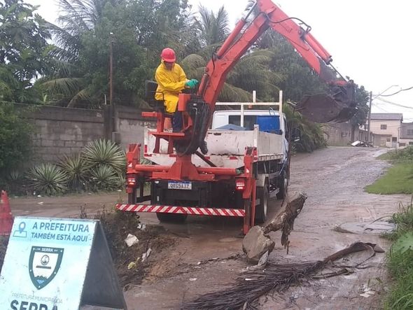 Entulho e lixo retirado dos bueiros da Serra no mês de novembro/2019 por Divulgação / Prefeitura da Serra