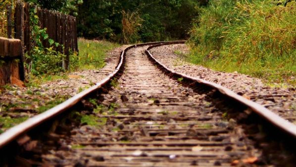 Contrastando com o cenário de desânimo na economia, o governo aposta na renovação antecipada da concessão de ferrovias para gerar um 'grande ciclo de investimentos privados'. O Espírito Santo espera participar dessa 'festa'