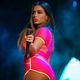 Imagem - Anitta surpreende e mostra coleção de vibradores durante live; assista