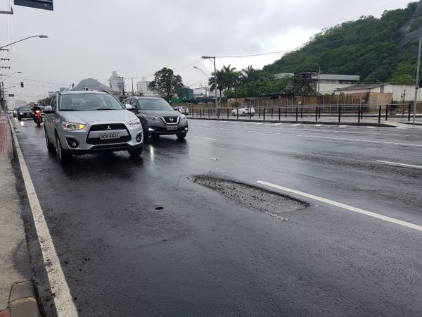 Buracos na Leitão da Silva (21/11/2019)