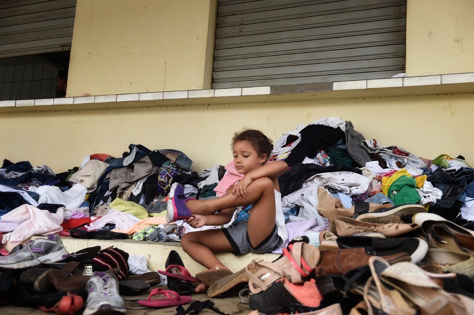Vítimas das chuvas em abrigos no bairro Novo Horizonte, em Cariacica