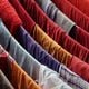 Imagem - Saiba como remover manchas de protetor solar das suas roupas