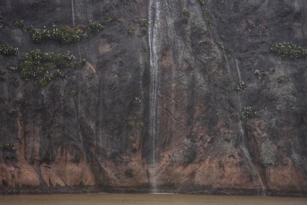 Cachoeiras se formaram no Penedo (22/11/2019). Crédito: Vitor Jubini