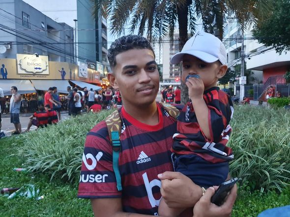 Torcedores do Flamengo comemoram o título da Libertadores no ES por Ricardo Medeiros