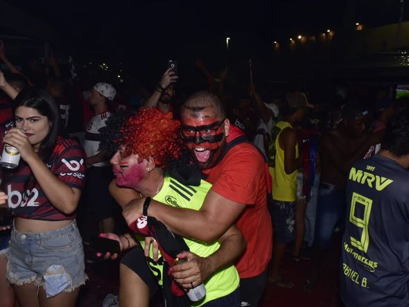 Torcedores do Flamengo comemoram o título da Libertadores no ES por Ricardo Medeiros