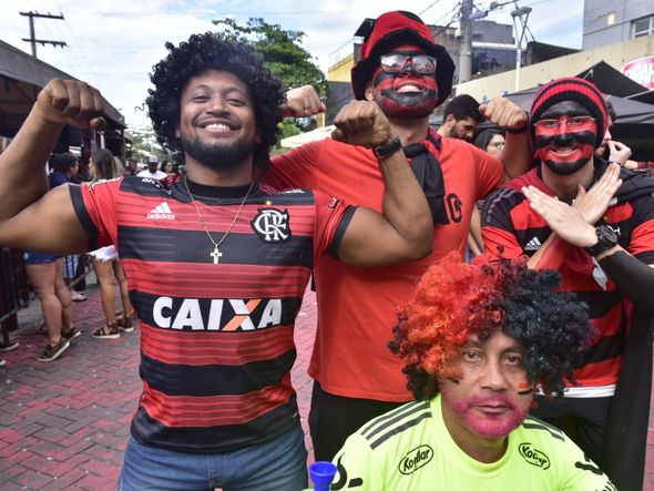 Torcedores do Flamengo esperam a final da Libertadores no Triângulo por Ricardo Medeiros