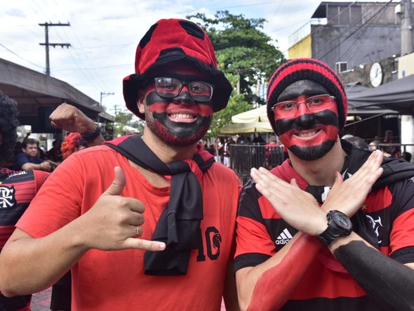 Torcedores do Flamengo esperam a final da Libertadores no Triângulo por Ricardo Medeiros