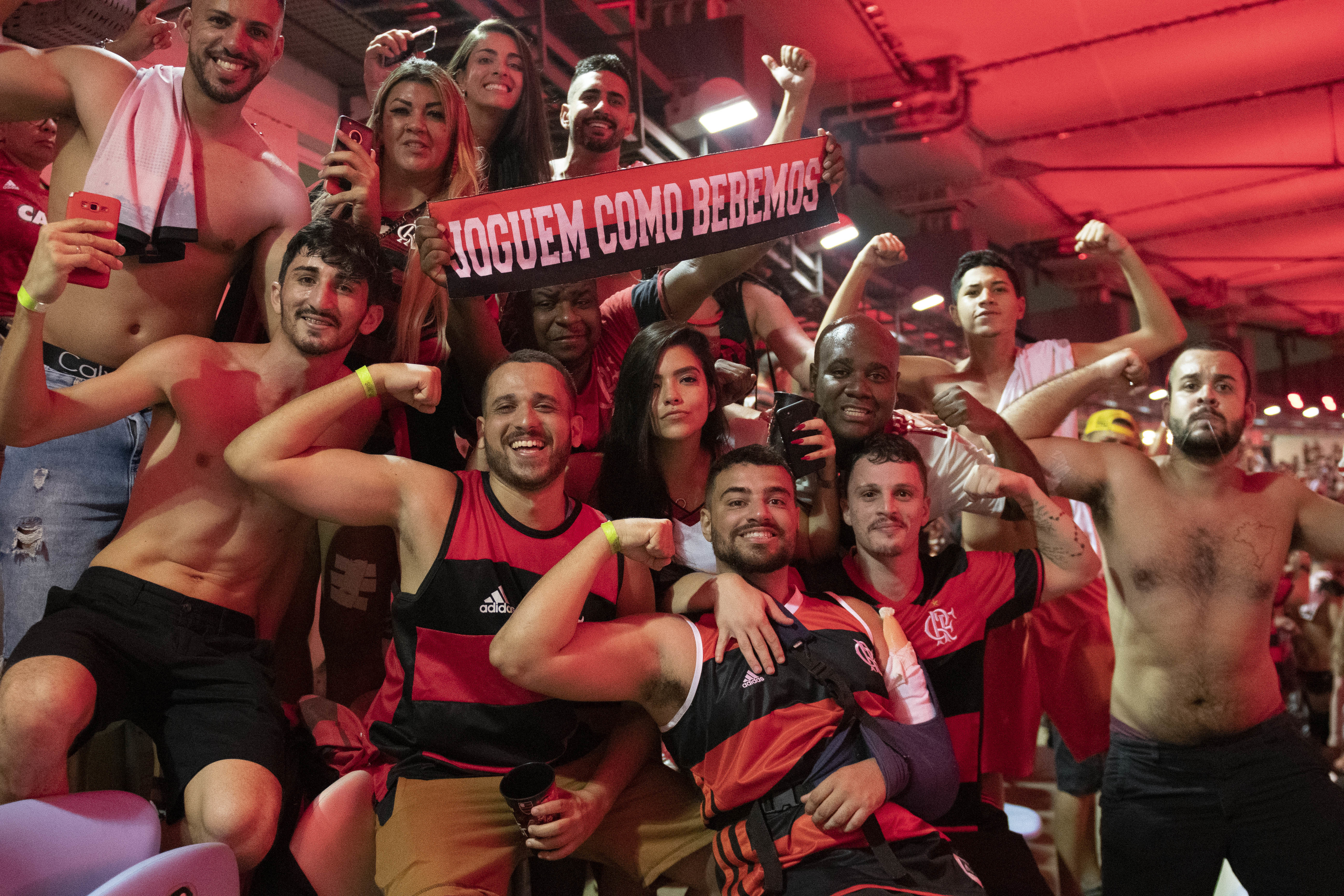 Torcedores comemoram bicampeonato na Final Fun Fest durante jogo da Conmebol Libertadores Flamengo x River Plate realizada no Maracanã, na tarde desde sábado (23), no Rio de Janeiro