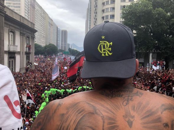 Festa da torcida do Flamengo nas ruas do Rio por Twitter / Flamengo