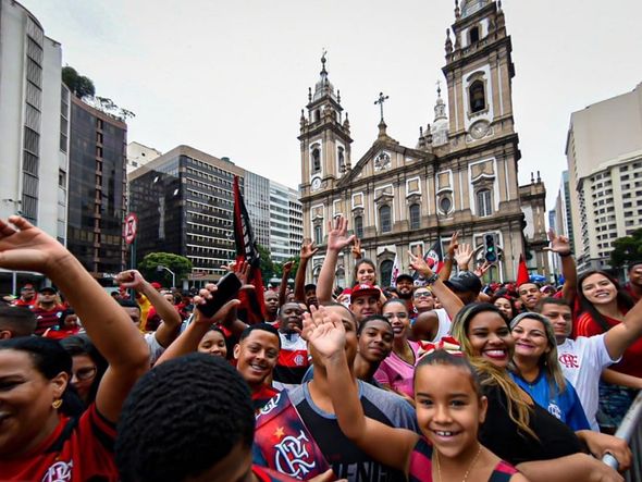 Torcedores do Flamengo celebram vitória do time com festa no Rio de Janeiro por Paula Reis