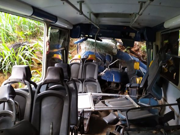 Acidente envolvendo um ônibus e um veículo de passeio, no km 175 da BR 262, em Ibatiba por Internauta - José Delfino