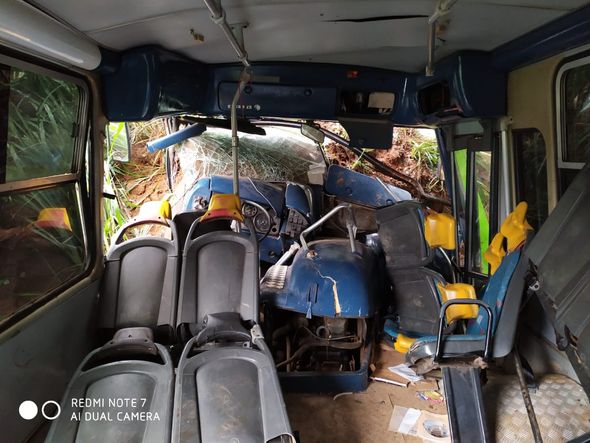 Acidente envolvendo um ônibus e um veículo de passeio, no km 175 da BR 262, em Ibatiba por Internauta - José Delfino