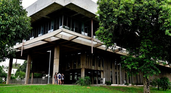 Nossa universidade, ao se engajar no enfrentamento à pandemia, ao valorizar o conhecimento científico e ao estimular a pluralidade de ideias, vem construindo um presente e um futuro melhor para todos