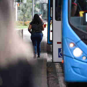 Imagem - Governo quer mudar horário de empresas para evitar lotação no Transcol