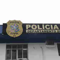 Imagem - Casal é morto a tiros no meio da rua ao passar de moto em bairro da Serra