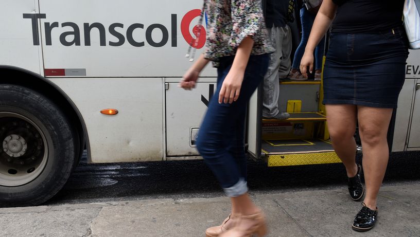 Data: 26/11/2019 - ES - Vitória - Mulheres passageiras do sistema Transcol. É comum os relatos de assédio sexual contra as mulheres dentro dos coletivos