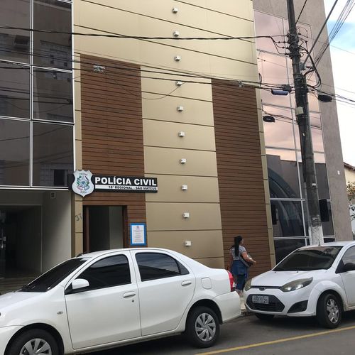 A vítima tem 10 anos e é sobrinha e do suspeito. O homem foi indiciado pela Polícia Civil pela prática dos crimes de ameaça e estupro de vulnerável, ambos praticados de forma continuada