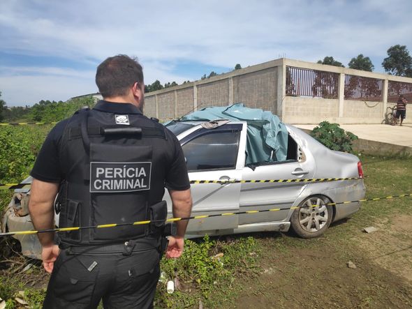 Carro capotou dentro do valão em Cariacica (28/11/2019)  por Isaac Ribeiro