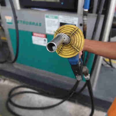 Imagem - Petrobras anuncia reajuste de 4% no preço da gasolina