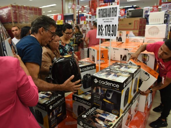 Data: 29/11/2019 - ES - Vitória - Consumidores aproveitam promoções da Black Friday por Ricardo Medeiros
