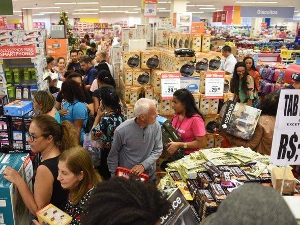 Data: 29/11/2019 - ES - Vitória - Consumidores aproveitam promoções da Black Friday por Ricardo Medeiros