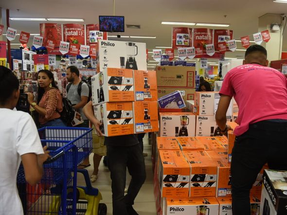 Data: 29/11/2019 - ES - Vitória - Consumidores aproveitam promoções da Black Friday por Ricardo Medeiros