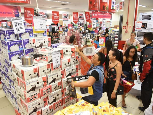 Data: 29/11/2019 - ES - Vitória - Consumidores aproveitam promoções da Black Friday por Ricardo Medeiros