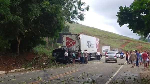 O acidente aconteceu por volta das 15h30 desta sexta-feira (29), na rodovia ES 137 em São Gabriel da Palha. Crédito: Internauta
