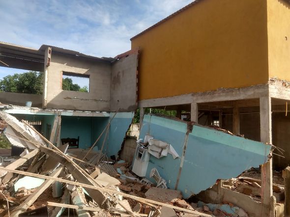 Casa desaba em Ponta da Fruta, Vila Velha por Evelyn Neto 