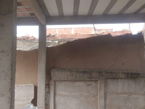 Casa desaba em Ponta da Fruta, Vila Velha por Evelyn Neto 