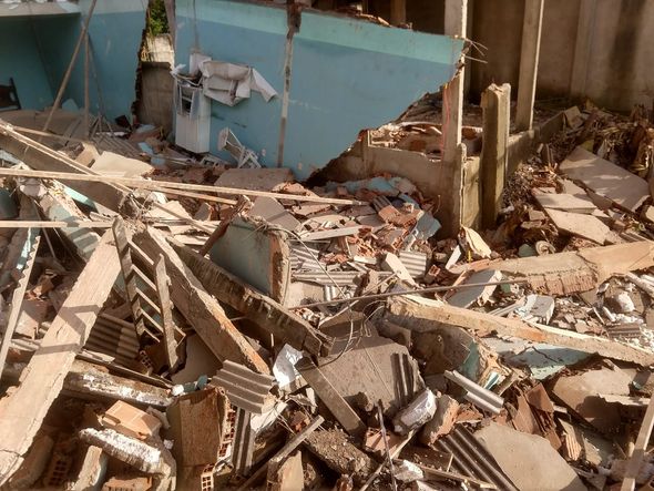 Casa desaba em Ponta da Fruta, Vila Velha por Evelyn Neto 