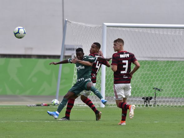 Data: 01/12/2019 - ES - Cariacica - Final do Campeonato Brasileiro Sub 20, entre Palmeiras e Flamengo. O time Rubro Negro sagrou-se campeão, vencendo por 3 x 0, no Kleber Andrade - Editoria: Esportes - Foto: Fernando Madeira - GZ por Fernando Madeira