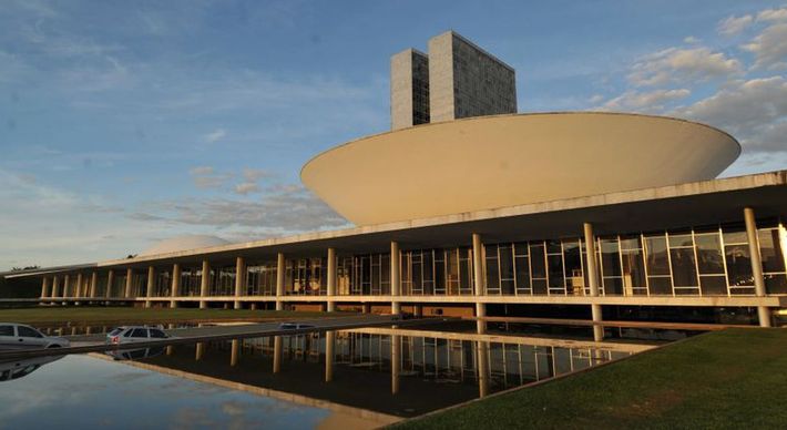 De acordo com o líder, Rodrigo Maia (DEM-RJ), está conseguindo reunir apoio político para garantir o aval ao texto também no Senado