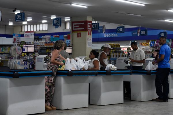 Data: 03/12/2019 - ES - Guarapari - Supermercados Santo Antônio, em Guarapari