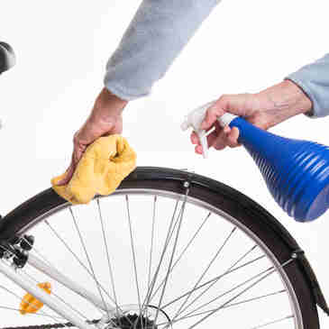 Imagem - Aprenda o jeito certo de limpar sua bicicleta dentro de casa