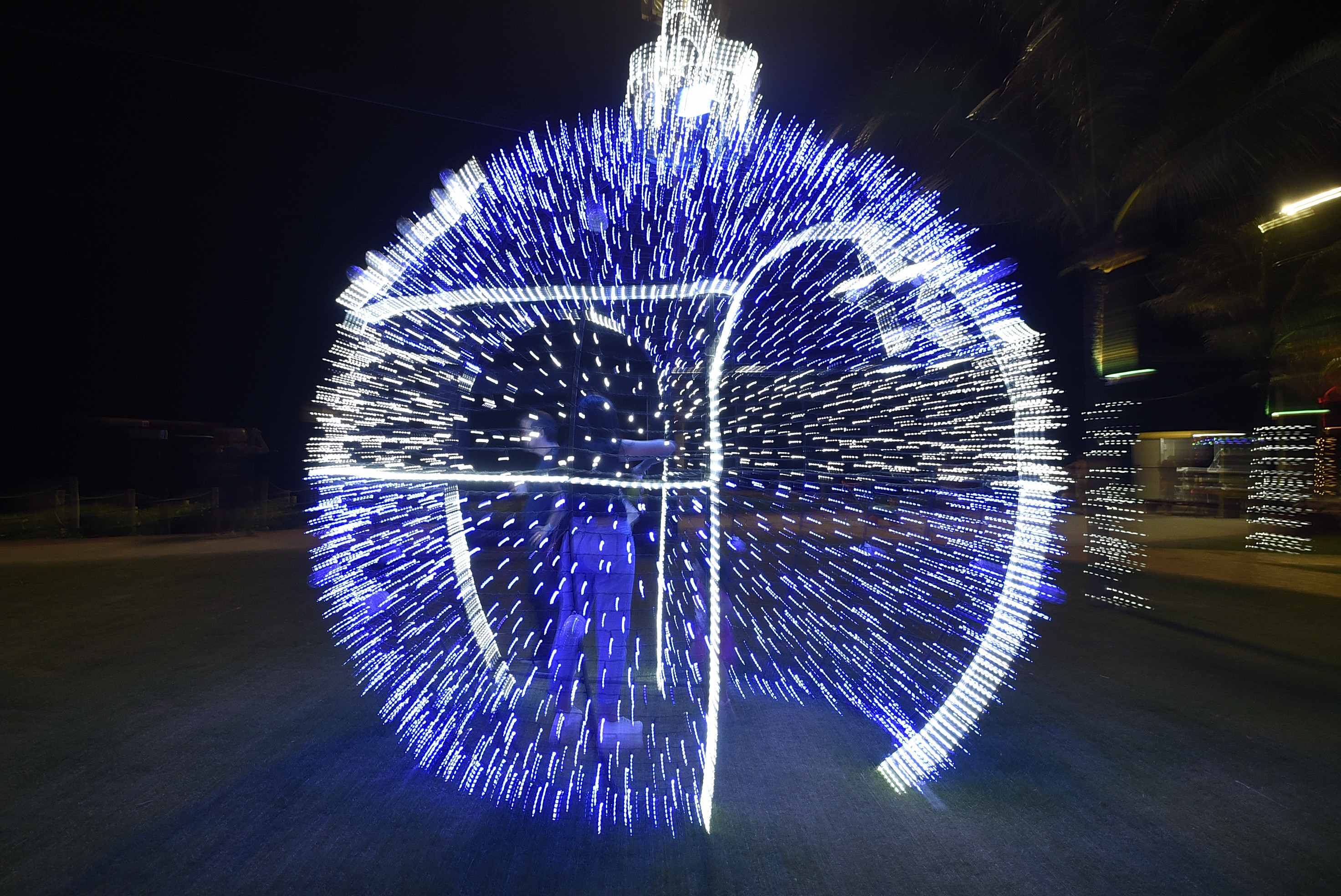 Data: 02/11/2019 - ES - Vila Velha - Iluminação de Natal em uma pracinha na orla de Itaparica - Editoria: Cidades - Foto: Carlos Alberto Silva - GZ