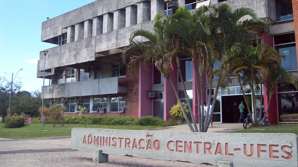 'Não há uma perspectiva de quando poderemos retornar ao modo presencial, dado o panorama atual de aumento do número de casos da Covid-19', disse o reitor da universidade, Paulo Sérgio Vargas