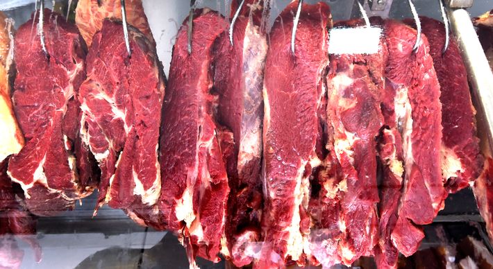 Os embarques de carne bovina foram suspensos em 4 de setembro cumprindo um protocolo firmado entre os dois países devido a casos da doença 'vaca louca' em rebanhos