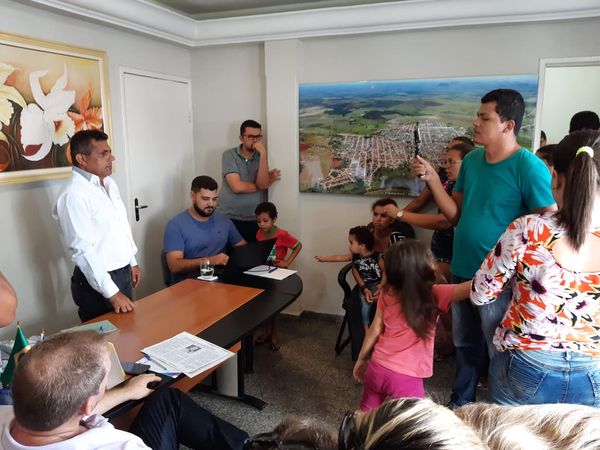 Prefeito garantiu que matrículas serão abertas e afirmou que notícia de fechamento de turno em creche é falsa. Crédito: Raphael Verli
