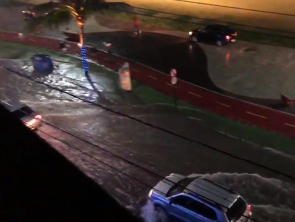 Avenida Antônio Gil Veloso alagada, em Vila Velha por A Gazeta | Internauta