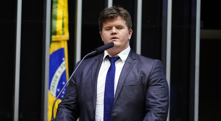 Parlamentar começou a apresentar sintomas na última segunda-feira (26); diagnóstico foi confirmado pela assessoria de Rigoni nesta quinta (29)
