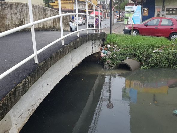 Chuva no ES: por conta de alagamentos, ruas de Itapoã, em Vila Velha, ficaram cheias de lixo por José Carlos Schaeffer
