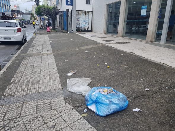 Chuva no ES: por conta de alagamentos, ruas de Itapoã, em Vila Velha, ficaram cheias de lixo por José Carlos Schaeffer