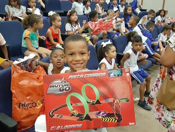 Crianças são presenteadas pelo Papai Noel na Polícia Federal por Divulgação | Polícia Federal