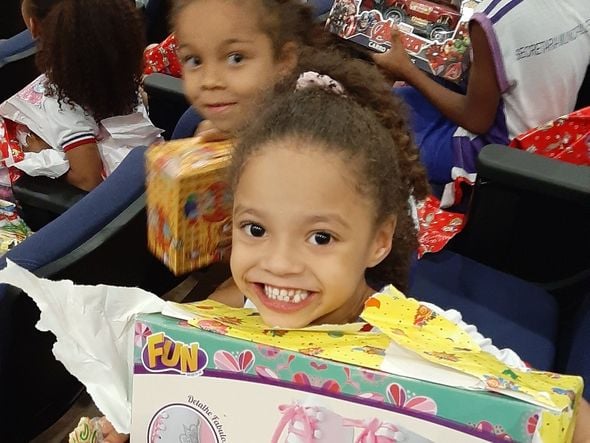 Crianças são presenteadas pelo Papai Noel na Polícia Federal por Divulgação | Polícia Federal