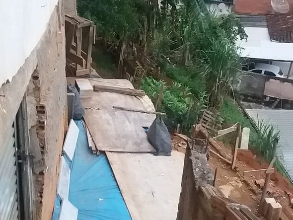 Desmoronamento atinge residências em Alegre por PMA