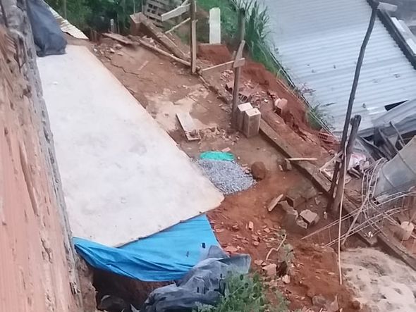 Desmoronamento atinge residências em Alegre por PMA