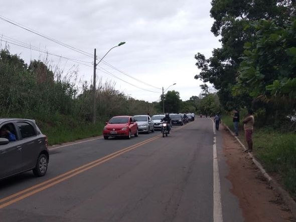 Manifestantes fecham a Rodovia ES-010 entre Fuindão e Aracruz por Internauta