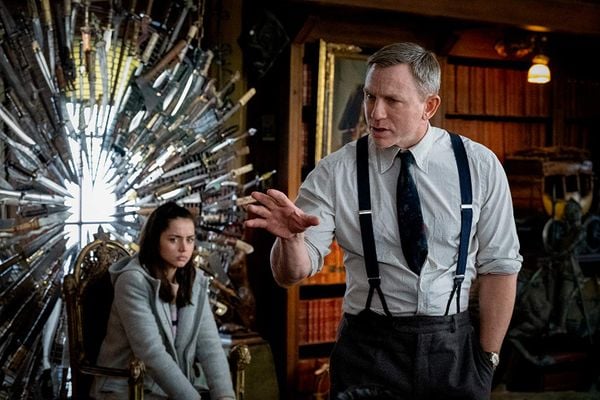 Ana de Armas e Daniel Craig em Entre Facas e Segredos. Crédito: Paris Filmes/Divulgação